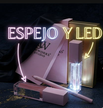 Pack Caja con Brillo Labial Led y Espejo incorporado + Delineador Labial Waterproof
